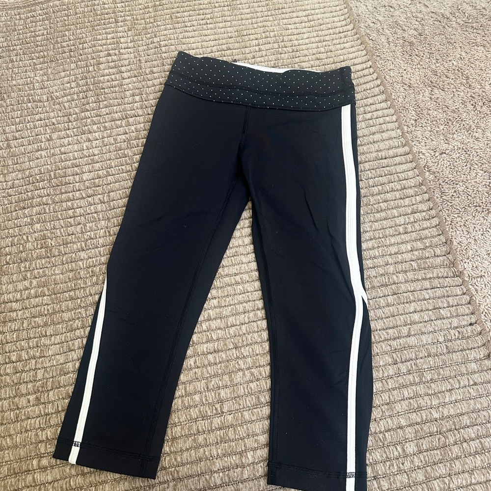 Lululemon polka dot and black cropped leggings